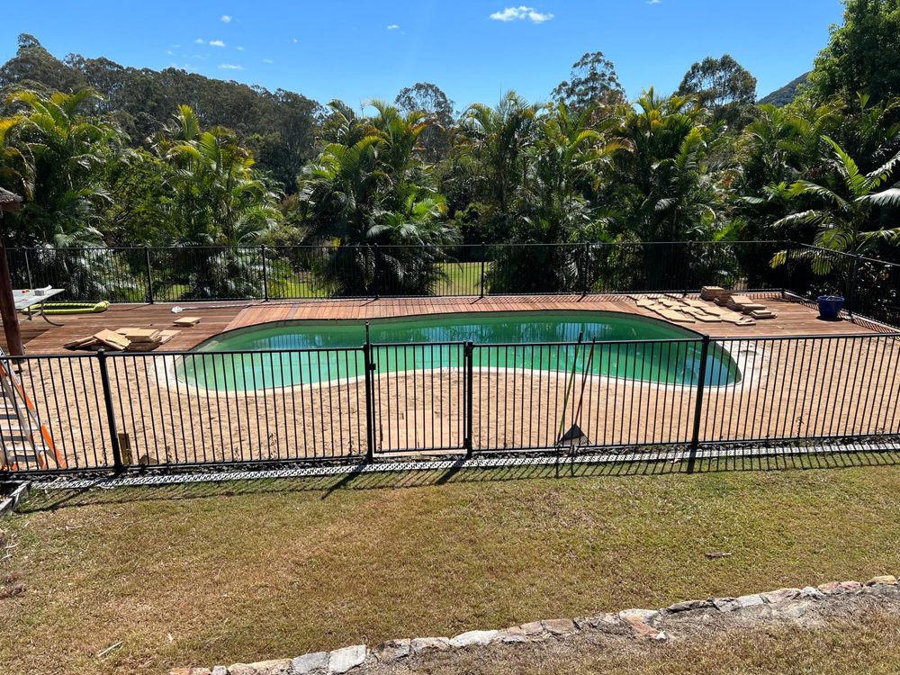 Eumundi pool and yard before renovation