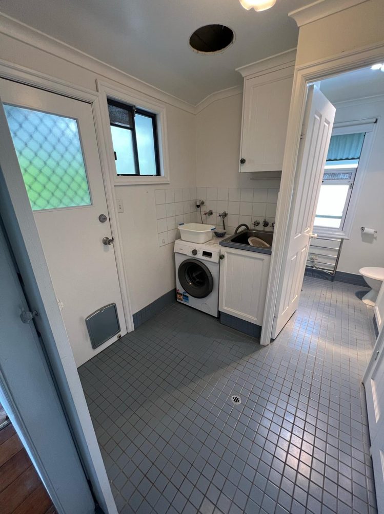 Maleny bathroom before renovation