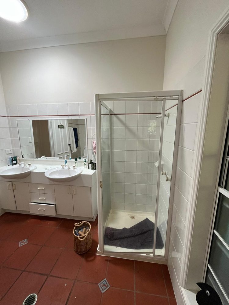 Rosemount bathroom before renovation