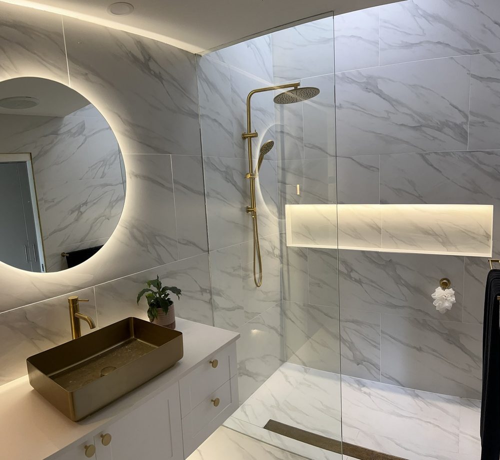 Luxury ensuite with marble and brass finishes